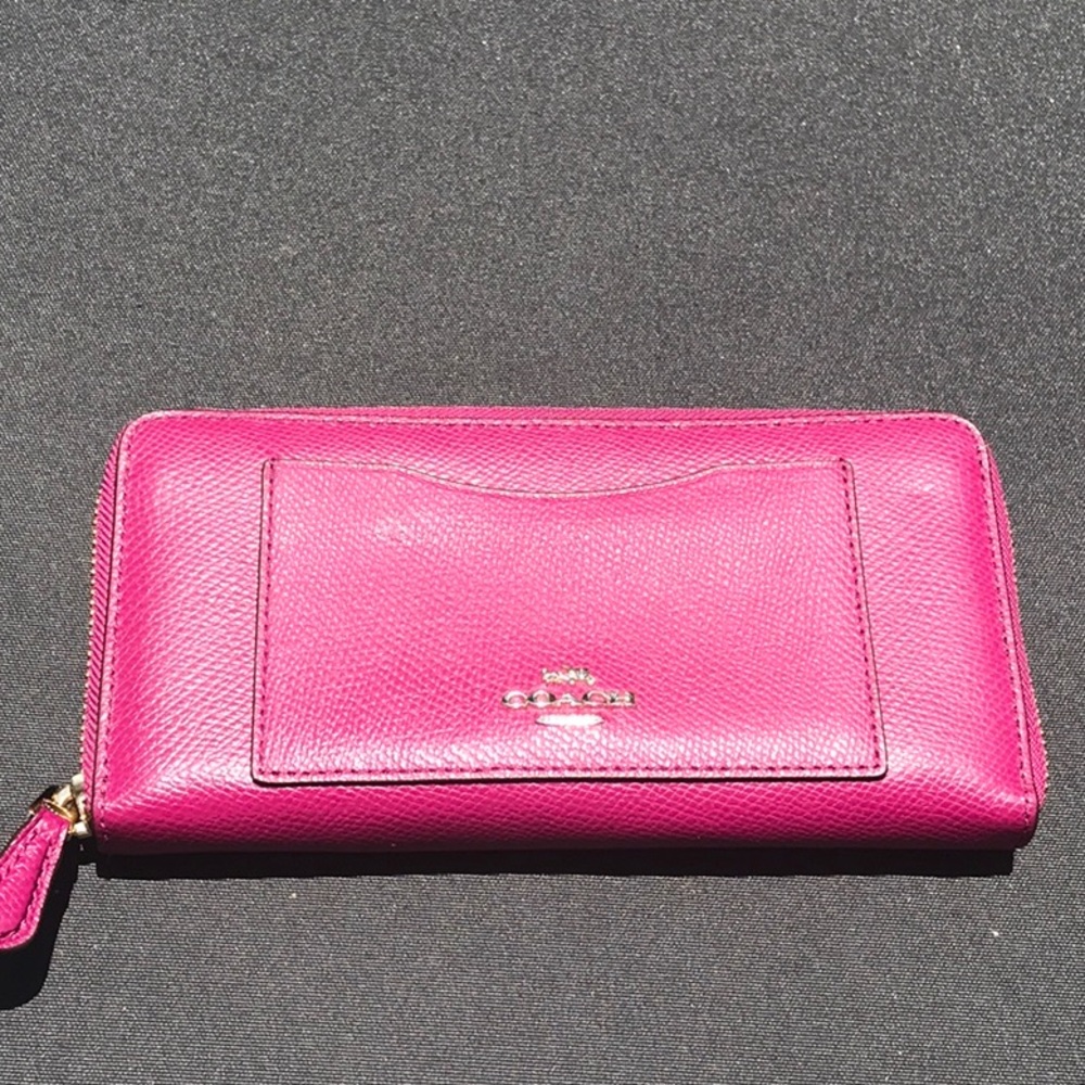 Fuchsia Coach Zippy Wallet